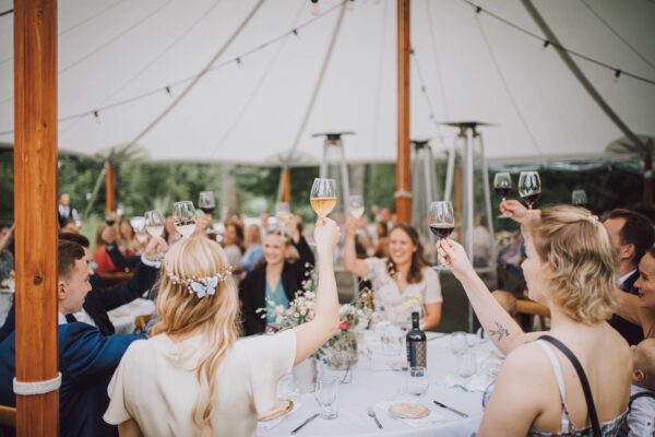 Disain telkide rent pulma Comfy Events rendipeotelk koduaias